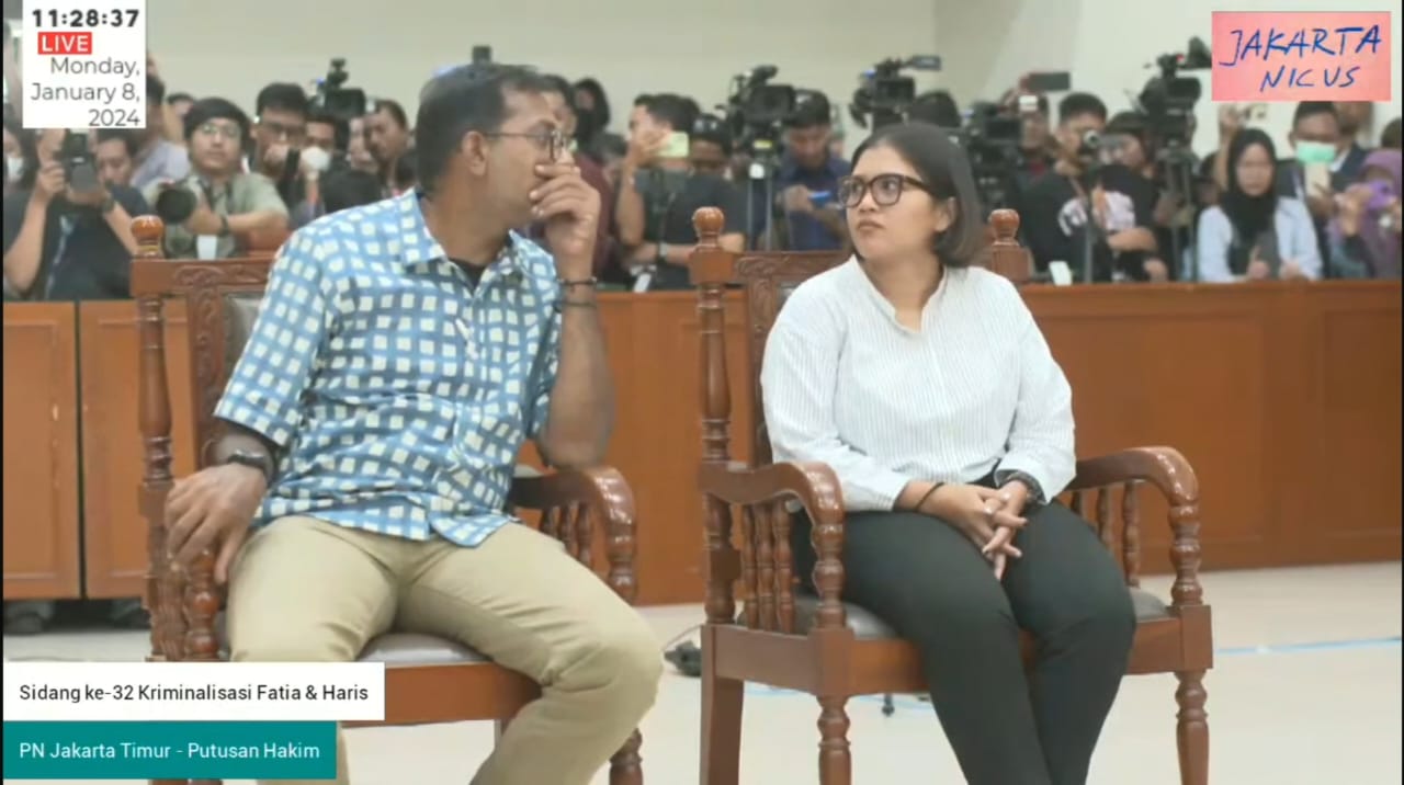 Dua pembela HAM, Fatia Maulidiyanti dan Haris Azhar divonis bebas oleh hakim PN Jakarta Timur. Foto: Youtube Jakartanicus