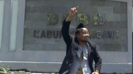 Tangkapan layar film pendek Caleg Gila oleh Channel Chafu Official.