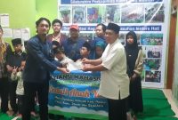 Aliansi Mahasiswa Kabupaten Madiun, menyambangi para anak yatim piatu di Yayasan Panti Asuhan Lentera Hati, Desa Sewulan, Kecamatan Dagangan, Kabupaten Madiun. Foto : Ist