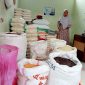 Beras program SPHP kosong di salah satu kios pedagang di Pasar Caruban Baru, Kabupaten Madiun, Jawa Timur, Selasa (20/2/2024). Foto: Nofika D. Nugroho/Neumedia.id