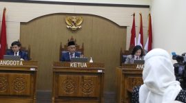 Suasana sidang sengketa informasi di Komisi Informasi Pusat. Foto: KIP 