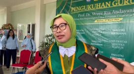Prof. Dr. Ir. Wuye Ria Andayanie, M.P dosen Unmer Madiun yang baru dikukuhkan sebagai guru besar fakultas pertanian. Foto: Bormanto/Neumedia.id