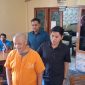 Pelaku pencabulan, S (55) saat berada di Mapolres Ngawi, Sabtu (9/3/2024). Foto: Neumedia.id