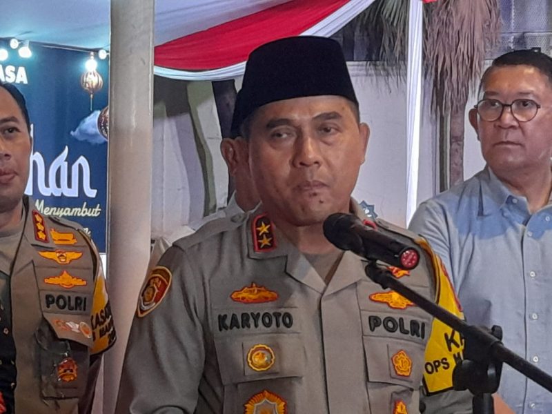 Kapolda Metro Jaya Irjen Pol Karyoto seusai acara bagi-bagi bansos di Polda Metro Jaya Jumat (22/3/2024). Foto : Neumedia.id