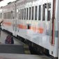 Calon penumpang saat hendak naik kereta api di Statiun Madiun. Foto: PT KAI Daop 7 Madiun