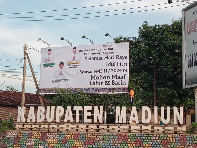 Banner ucapan Selamat Idulfitri 2024 sebagai tanda dukungan PKB Kabupaten Madiun terhadap Hari Wuryanto untuk maju sebagai Calon Bupati Madiun pada Pilkada serentak November 2024. Foto:Ist
