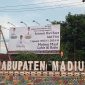 Banner ucapan Selamat Idulfitri 2024 sebagai tanda dukungan PKB Kabupaten Madiun terhadap Hari Wuryanto untuk maju sebagai Calon Bupati Madiun pada Pilkada serentak November 2024. Foto:Ist