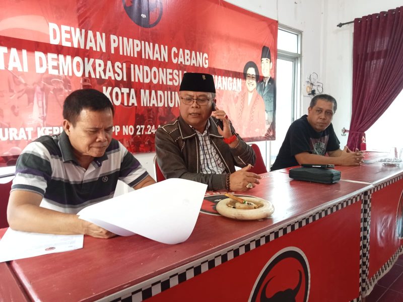 Ketua DPC PDI Perjuangan Kota Madiun (tengah). Foto: Neumedia.id/Bormanto