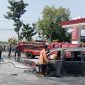 Satu unit mobil Daihatsu Espaas menjadi bangkai setelah terbakar di SPBU Jomblang, Kabupaten Magetan, Senin (20/5/2024) pagi. Foto: Ist