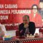 Andro Rohmana Putra (paling kiri), seorang pengusaha muda sedang berbincang dengan Ketua PDI Perjuangan Kota Madiun, Sabtu (1/6/2024). Foto: Neumedia.id/Bormanto