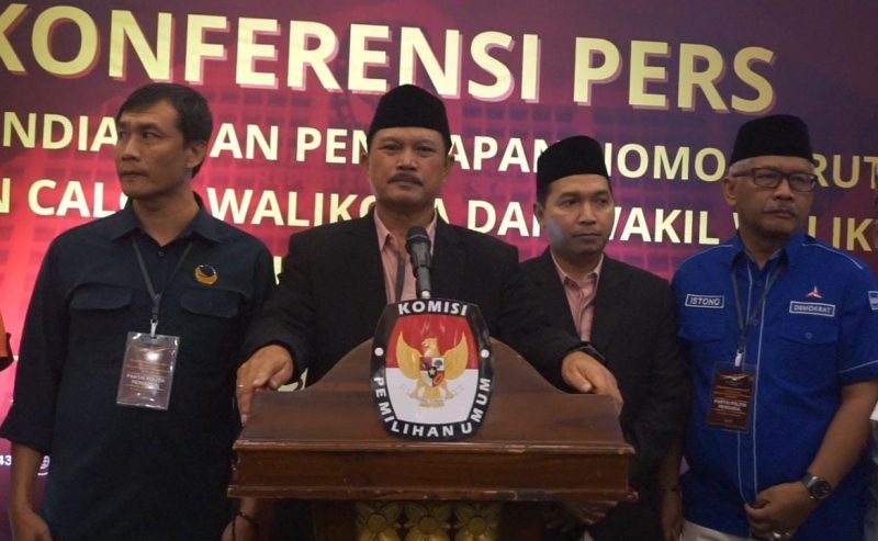 Konferensi pers Paslon Maidi dan F. Bagus Panuntun (MADIUN) usai pengundian nomor urut di Sun Hotel, Senin (23/9/2024) malam.