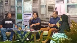Dialog antara pedagang kaki lima (PKL) dan buruh Kota Madiun dengan paslon Wali Kota dan Wakil Wali Kota nomor urut 3, Bonie Laksmana dan Bagus Rizki Dinarwan (Bonus) di Cafe Stasiyun Kawak, Jumat (27/9/2024) malam.
