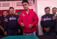 Kaesang Pangarep didampingi Paslon Maidi-Bagus Panuntun meresmikan kantor DPD PDI Kota Madiun, Rabu (2/10/2024).