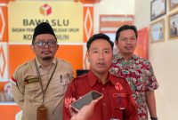 Ketua Bawaslu Kota Madiun, Wahyu Sesar Tri Sulistiyo Nugroho memberikan keterangan kepada awak media.