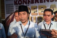 Paslon nomor urut 1, Ahmad Dawami-Sandika R. Ferryantiko (Madiun Menyala) saat jumpa pers usai Debat Kesatu Pilkada Madiun 2024 di RM Icha Orient Tarsan, Selasa (22/10/2024).