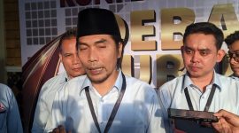 Paslon nomor urut 1, Ahmad Dawami-Sandika R. Ferryantiko (Madiun Menyala) saat jumpa pers usai Debat Kesatu Pilkada Madiun 2024 di RM Icha Orient Tarsan, Selasa (22/10/2024).