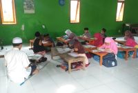 Guru ngaji menjadi salah satu unsur masyarakat yang merasakan manfaat ADD 20% di Desa Simo.