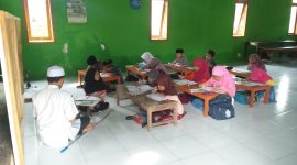 Guru ngaji menjadi salah satu unsur masyarakat yang merasakan manfaat ADD 20% di Desa Simo.