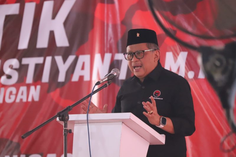 Sekretaris Jenderal DPP PDI Perjuangan, Hasto Kristiyanto, dalam safari politik di Kabupaten Madiun, Senin (28/10/2024).