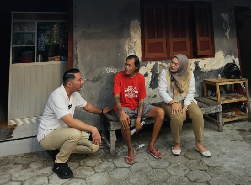 Paslon DADI JUARA nomor urut 1 door to door sambangi warga.