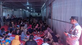 Suasana pelipatan surat suara di KPU Kabupaten Madiun, Selasa (5/11/2024). Foto : ant/neumedia