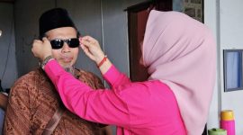 Calon Walikota Madiun, Inda Raya beri kacamata gratis dan support moral penyandang tunanetra Kota Madiun. Foto : istimewa