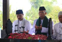 Calon Walikota Madiun, Maidi, berziarah ke makam tokoh-tokoh penting Kota Madiun. Foto : istimewa 