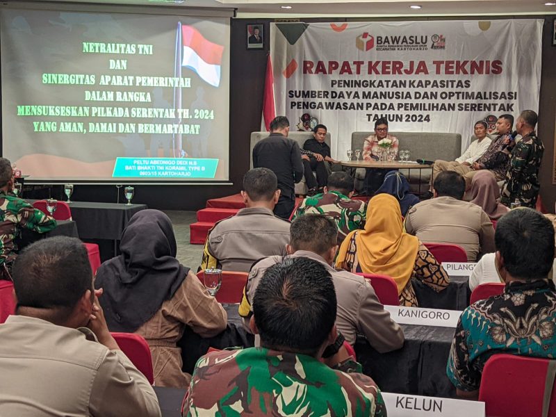 Panwaslu Kecamatan Kartoharjo, Kota Madiun gelar rapat kerja teknis di I-Club Madiun, Rabu (13/11/2024) malam.