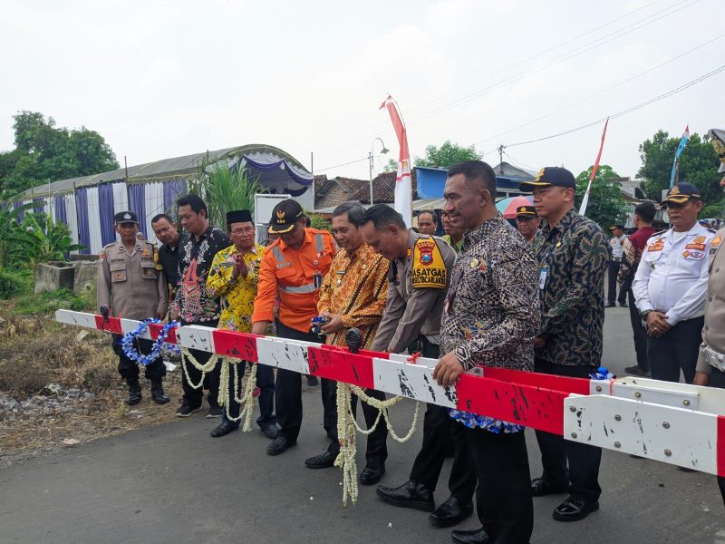 Seremonial peresmian Palang Pintu JPL Kereta Api di Desa Ngetrep, Jumat (15/11/2024). Foto : ant/neumedia