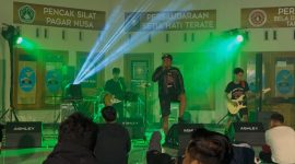 Pentas musik Legendaris di Gedung Kampung Pesilat, Kabupaten Madiun memperingati Hari Pahlawan.