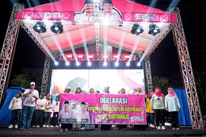 Deklarasi dukungan warga Kartoharjo untuk pasangan calon walikota dan wakil walikota Madiun nomor urut 2, Maidi-Panuntun, Kamis (21/11/2024) malam.