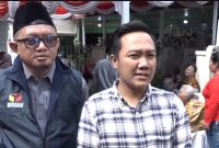Ketua Bawaslu Kota Madiun, Wahyu Sesar Tri Sulistiyo Nugroho (kanan) didampingi Komisioner Bawaslu Kota Madiun, Mohda Alfian pantau pelaksanaan PSU di TPS 10 Kelurahan Taman, Kecamatan Taman, Kota Madiun, Minggu (1/12/2024) pagi.