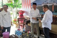 Pj Bupati Madiun Tontro Pahlawanto menyerahkan dokumen RPJMD Teknokratik kepada Hari Wuryanto, Bupati Madiun terpilih yang akan ditetapkan oleh KPU Kabupaten Madiun pada Kamis (9/1/2025).