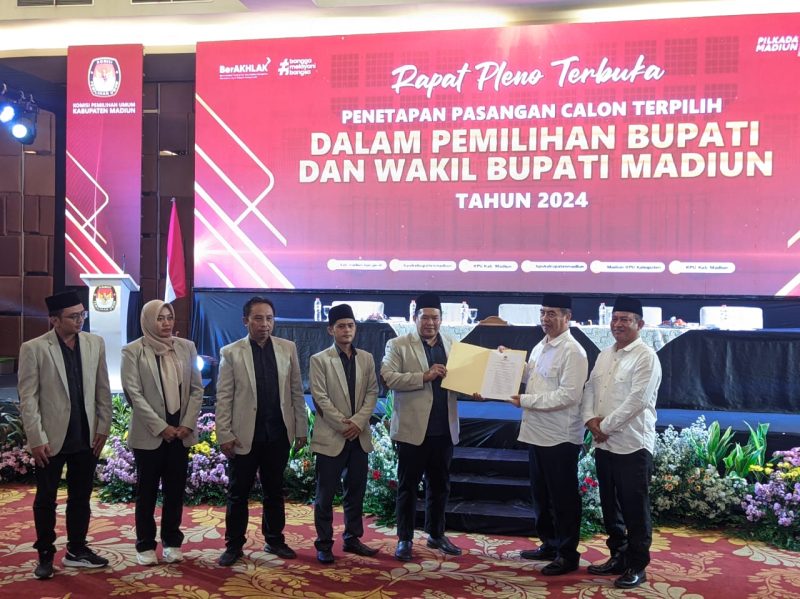 Prosesi penetapan pemenang Pilkada Madiun 2024 di Aston Hotel, Kamis (9/1/2025)