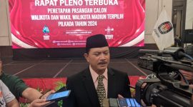Walikota Madiun terpilih Maidi memberikan keterangan kepada wartawan.