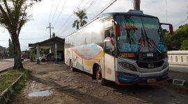 Bus yang terlibat dalam kecelakaan lalu lintas di Klitik, Kabupaten Madiun, diamankan di pos Polisi Caruban. Foto: Satlantas Polres Madiun for NEUMEDIA 