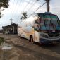 Bus yang terlibat dalam kecelakaan lalu lintas di Klitik, Kabupaten Madiun, diamankan di pos Polisi Caruban. Foto: Satlantas Polres Madiun for NEUMEDIA 