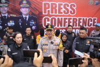 Kapolres Madiun AKBP M. Zainur Rofik memberikan keterangan kepada awak media saat press release kasus Curanmor, Selasa (28/1/2025)