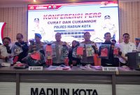 Polres Madiun Kota gelar press release ungkap 19 kasus curanmor dan satu kasus pencurian brankas, Kamis (30/1/2025).