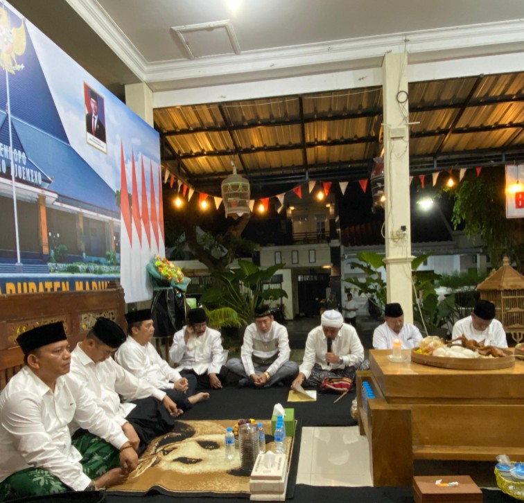 Doa bersama jelang pelantikan dan pembekalan Bupati dan Wakil Bupati Madiun, Hari Wuryanto dan dr. Purnomo Hadi. Foto : Istimewa 