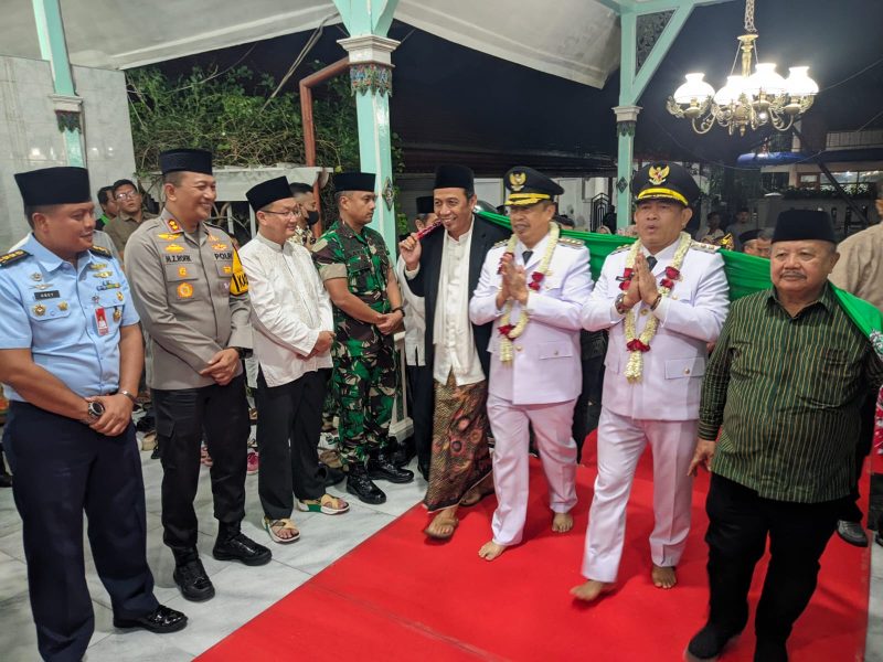 Jajaran Forkopimda dan sejumlah tokoh Kabupaten Madiun sambut Bupati dan Wakil Bupati Madiun Hari Wuryanto dan Purnomo Hadi di Pendopo Muda Graha, Kamis (20/2/2025) malam.