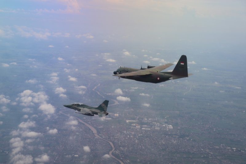 Pesawat tempur TNI AU paksa pesawat asing mendarat di Lanud Iswahjudi dalam simulasi Force Down, Kamis (20/2/2025). Foto : Penerangan TNI AU Lanud Iswahjudi 