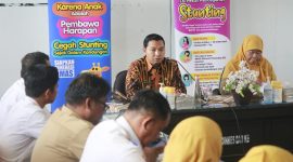 Wakil Walikota Madiun F. Bagus Panuntun pantau kesiapan acara kunjungan Menteri Kependudukan dan Pembangunan Keluarga. Foto : istimewa