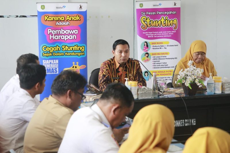 Wakil Walikota Madiun F. Bagus Panuntun pantau kesiapan acara kunjungan Menteri Kependudukan dan Pembangunan Keluarga. Foto : istimewa
