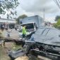 Kondisi dua kendaraan yang terlibat lakalantas di jl. Raya Madiun-Ponorogo rusak parah. Foto: Satlantas Polres Madiun 