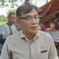 Kepala Badan Percepatan Pengentasan Kemiskinan (BP Taskin) Budiman Sudjatmiko saat penyerahan becak listrik di Desa Sidorejo, Kecamatan Kebonsari, Kabupaten Madiun, Sabtu (22/2/2025)