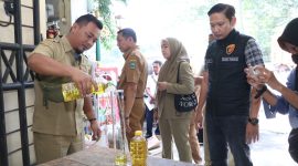 Satgas Pangan Polres Magetan dan Disperindag Magetan temukan Minyakita diduga palsu di sejumlah pasar tradisional di Magetan.