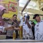 Bupati Madiun Hari Wuryanto (kanan) pantau langsung volume Minyakita yang beredar di wilayah Kabupaten Madiun.