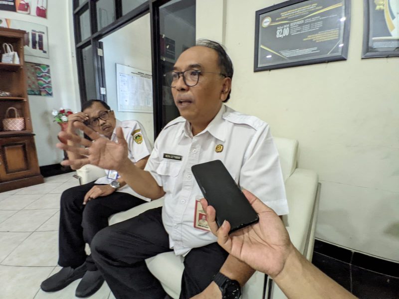 Kepala Dinas Perdagangan, Koperasi dan Usaha Mikro (Disdagkop UM) Kabupaten Madiun Indra Setyawan, ditemui di kantornya, Rabu (12/3/2025)