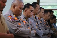 Polres Madiun gelar Salat Gaib untuk tiga anggota Polri di Way Kanan yang gugur dalam tugas. Foto: Humas Polres Madiun